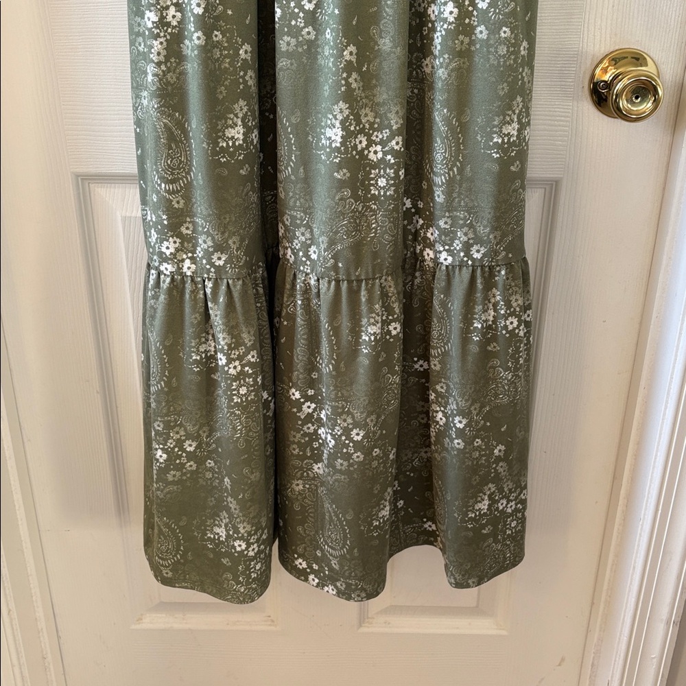 Green White Floral Maxi Dress - Picture 3 of 6